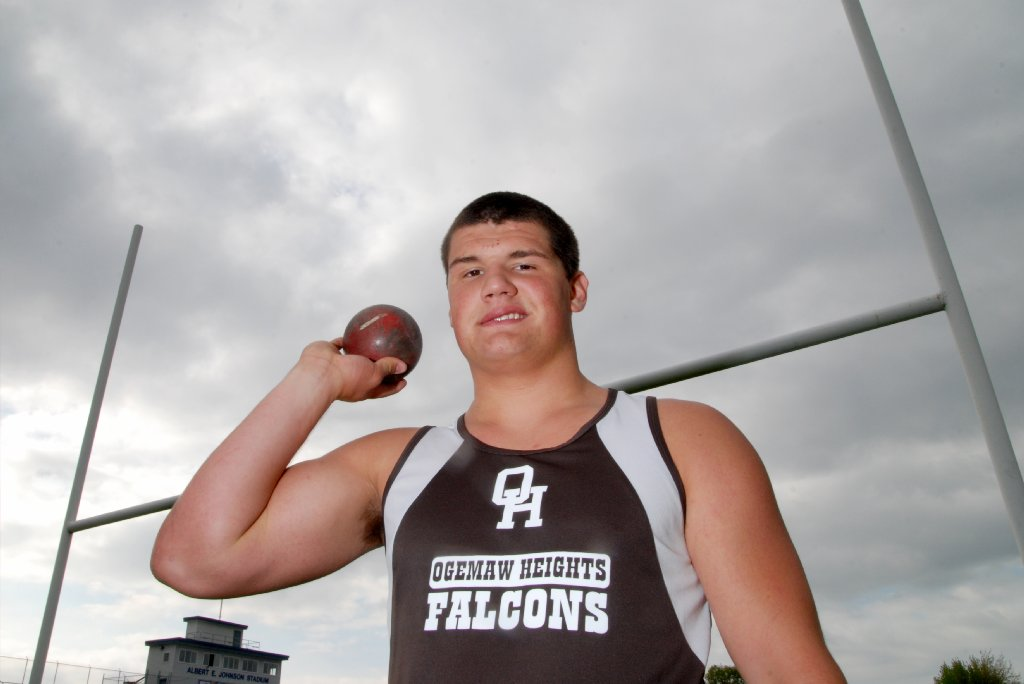 Anthony Zettel sets standard with new state record in the shot put for
